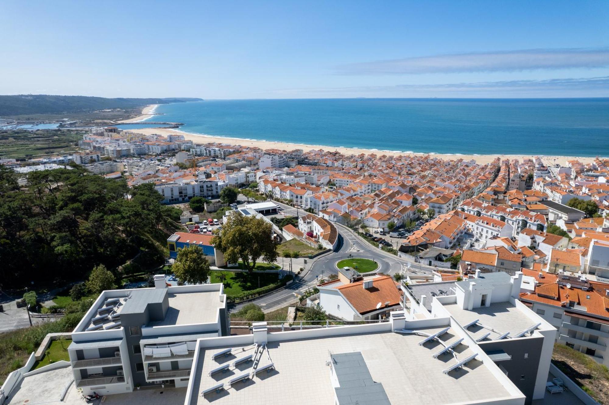 Panoramic Views - Terrace, Sea Views & Pool Apartment Nazaré Exterior photo